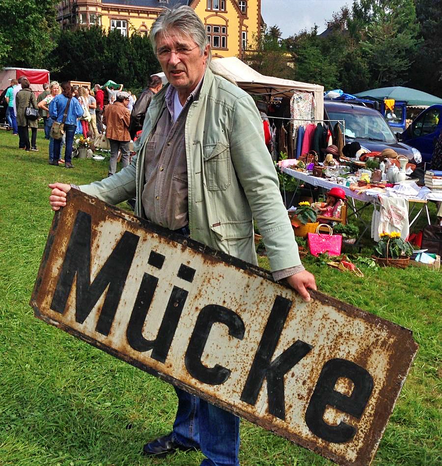 muecke-schild